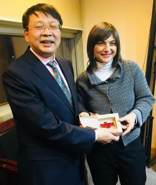 Debora Serracchiani (Presidente Regione Friuli Venezia Giulia) con Yin Zonghua (Vicepresidente China Council for the Promotion of International Trade - CCPIT) - Pechino 04/12/2017 